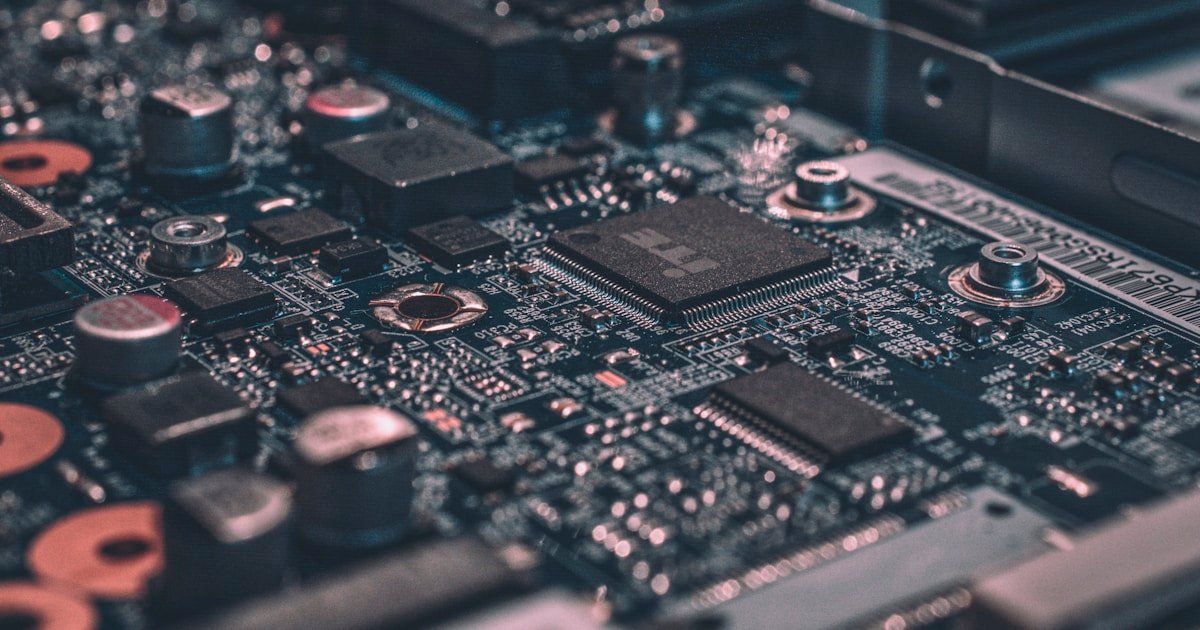 H.264 vs H.265 (HEVC) vs AV1: The Battle of Next-Gen Video Codecs